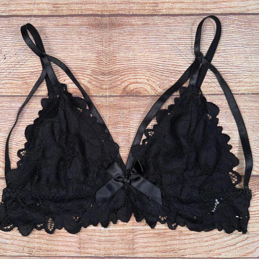 Black Large Lace Bralette with Adjustable Straps